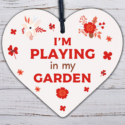 Novelty PLAYING IN MY GARDEN Wooden Hanging Heart Gardening Love Shed Sign GIFT