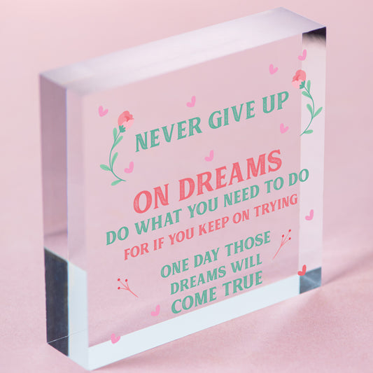 Never Give Up Inspirational Motivational Quote Wooden Heart Friendship Sign Gift Free-Standing Block